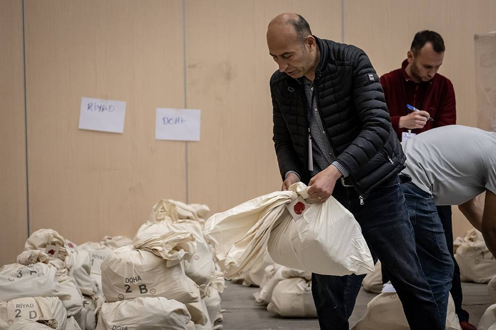 Yurt dışı temsilciliklerde kullanılan 1 milyon 817 bin oyun tasnifine başlandı - Resim: 23